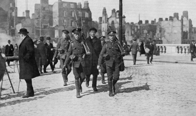 Sinn Fein prisoner being conveyed to Dublin Castle