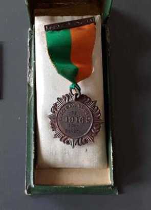1916 medal back