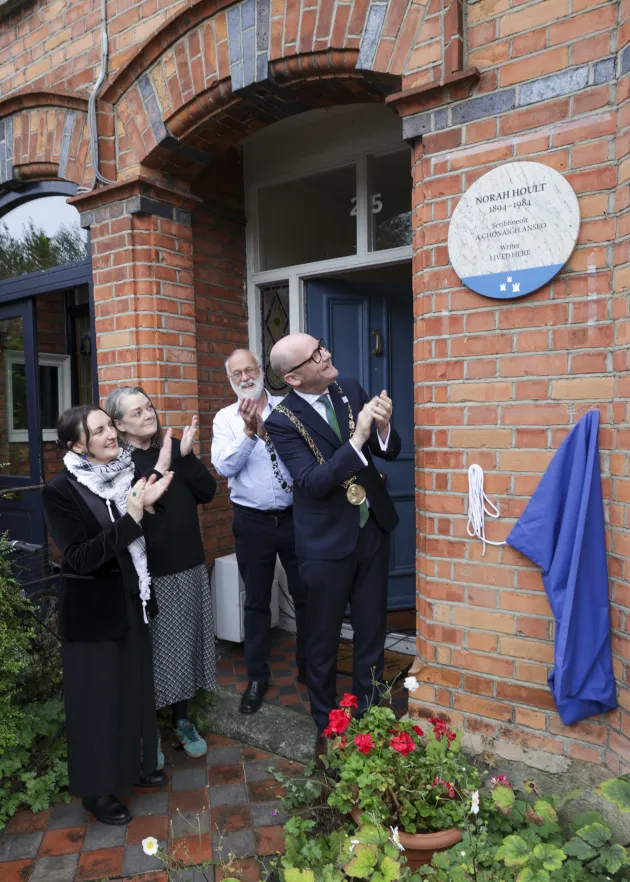 Norah Hoult plaque