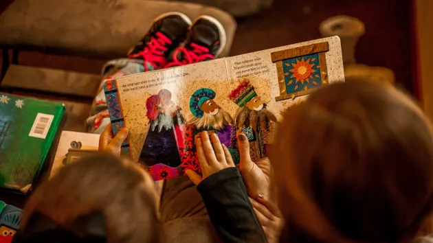 children reading