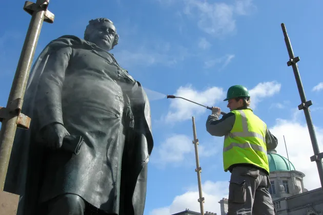 Cleaning of O'Connell Monument Generic
