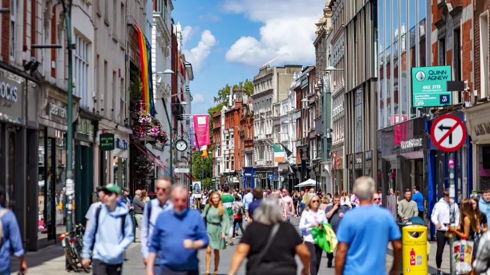 Image of people shopping around Grafton Street